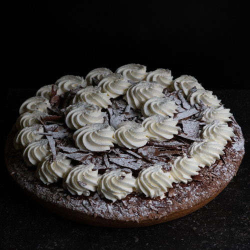 Pudding met chocolade en slagroom